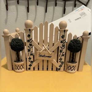 Vintage FTD plant holder, trinket or letter holder.
